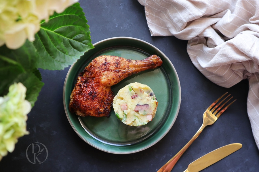 Šťouchané brambory s cibulkou a slaninou