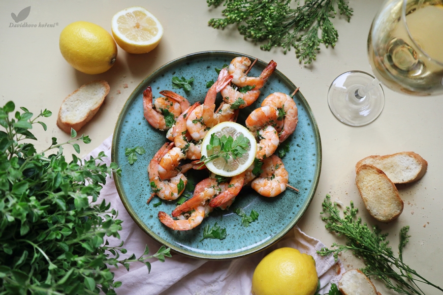 Krevetový špíz s bylinkami a citronovým máslem