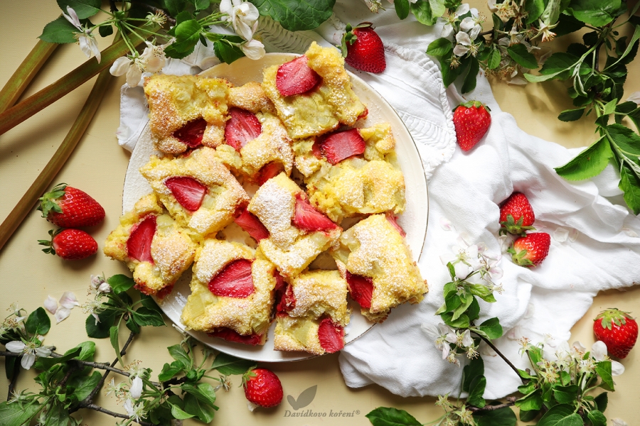 Bublanina s rebarborou a jahodami