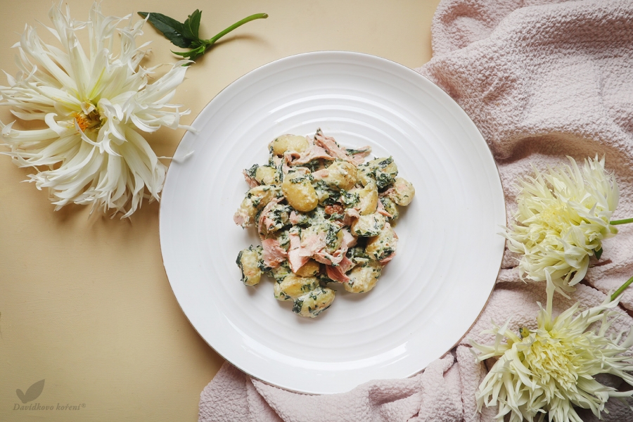 Bramborové noky se špenátem a lososem
