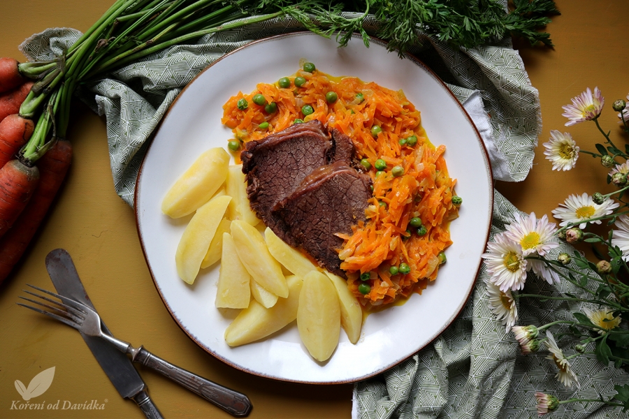 Dušená mrkev s hráškem