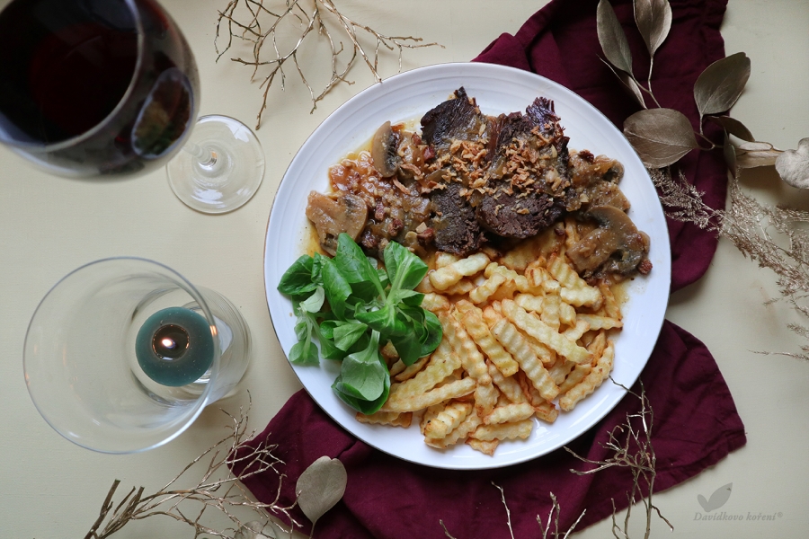 Dušené hovězí na žampionech