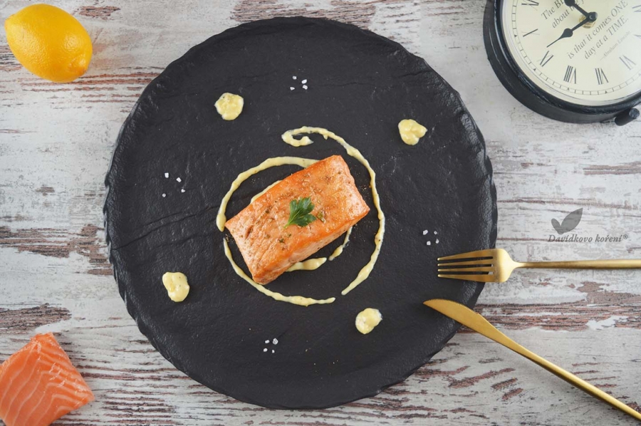 Losos na fenyklu a koriandru s citronovou omáčkou