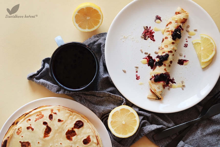 Palačinky s lemon curd a borůvkami