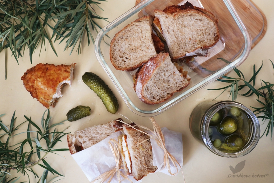 Chleba s kuřecími řízky