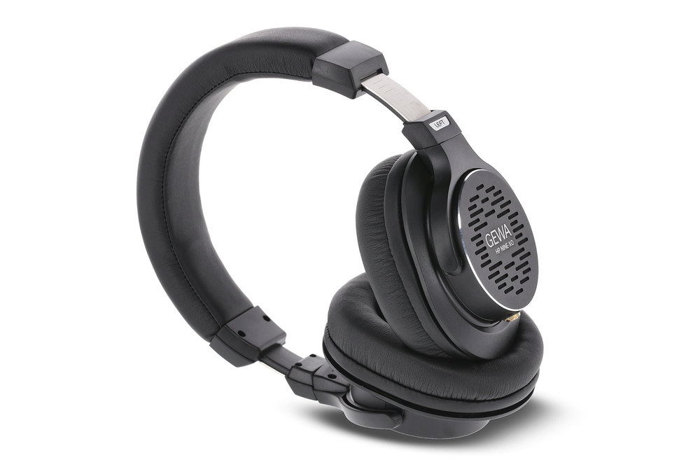 Stereo sluchátka se vstupem jack pro připojení kabelu. 