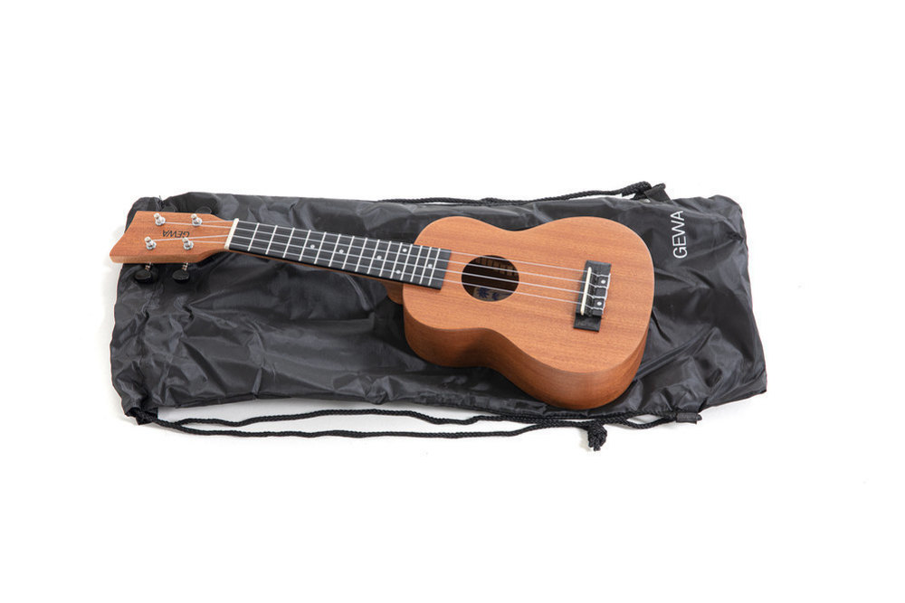 Sopránové ukulele v barvě sapelli mat s obalem.