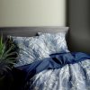 Ervi bavlněné povlečení oboustranné - modré a bílé listy na modrém/modré (Rozměr 140x200 cm + 70x90 cm)