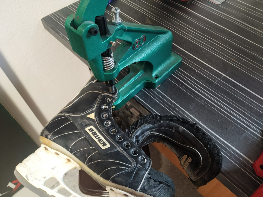 Výmena očiek na šnurovaní