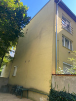 Spevnený sokel po oprave pred finálnym náterom