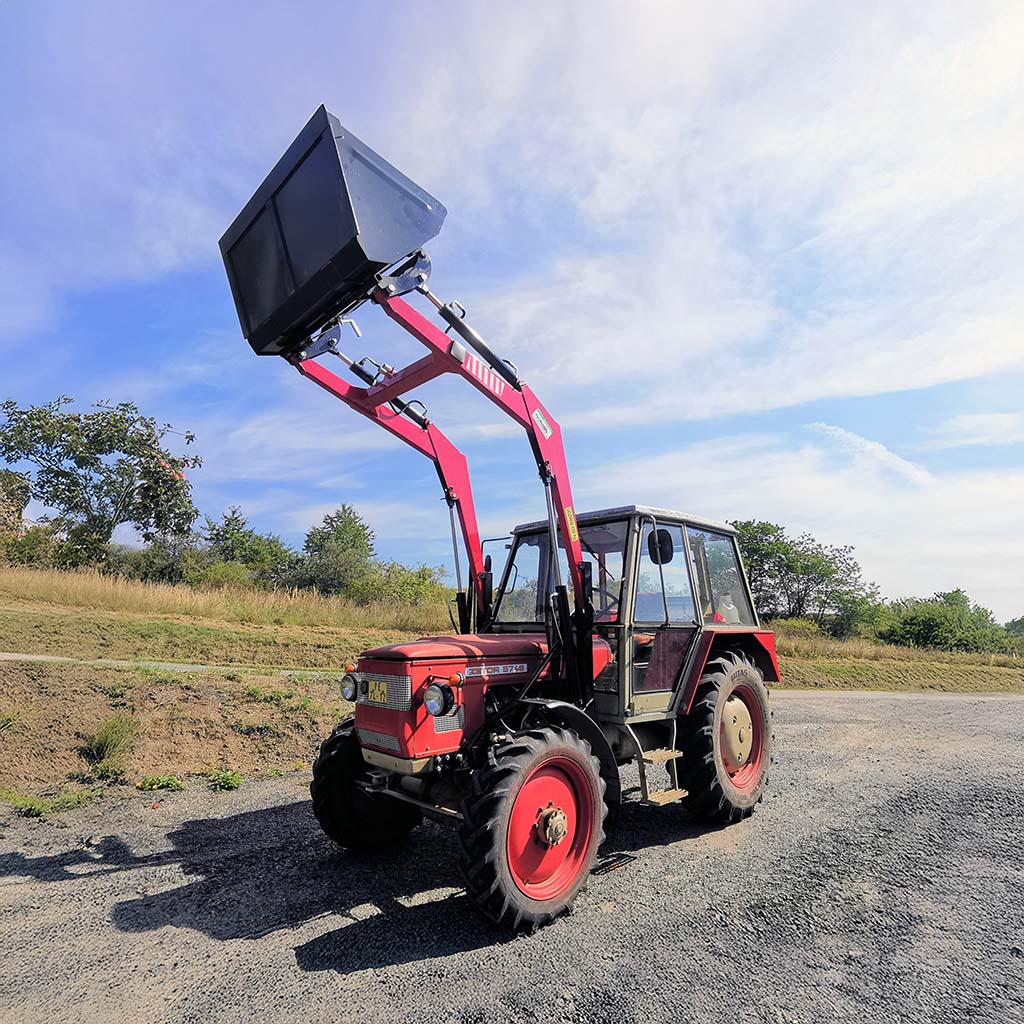 Ukázky montáže čelních nakladačů