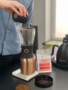 Cold Brew recept - sypanie kávy