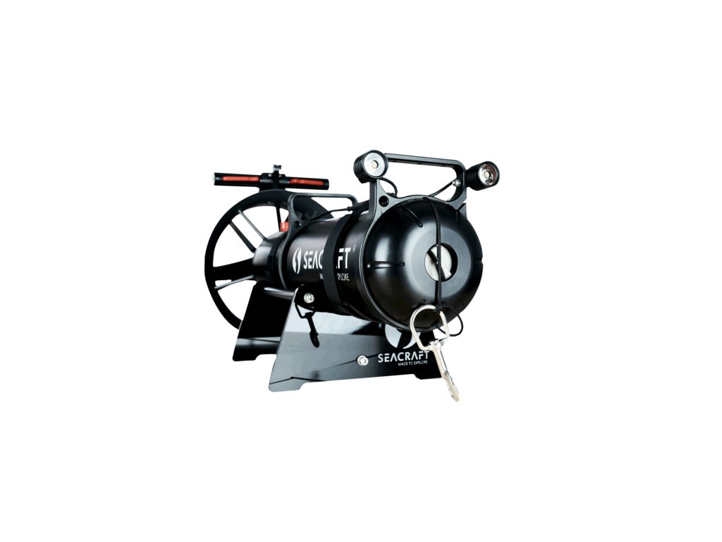 Celková konfigurácia osvetlenia namontovaného na tele podvodného skútra demonštrujúca zachovanie hydrodynamického profilu.