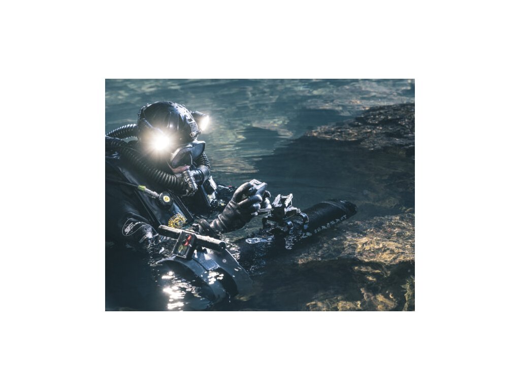 Pohľad na stabilitu uchytenia a minimálny profil zostavy, ktorý minimalizuje hydrodynamický odpor pri rýchlych presunoch.