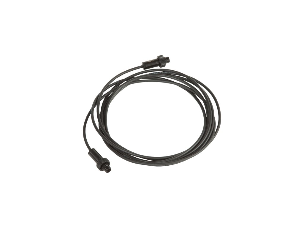 Detail konektorov Type B s robustnou hliníkovou konštrukciou a vrúbkovanou maticou pre bezpečné spojenie.