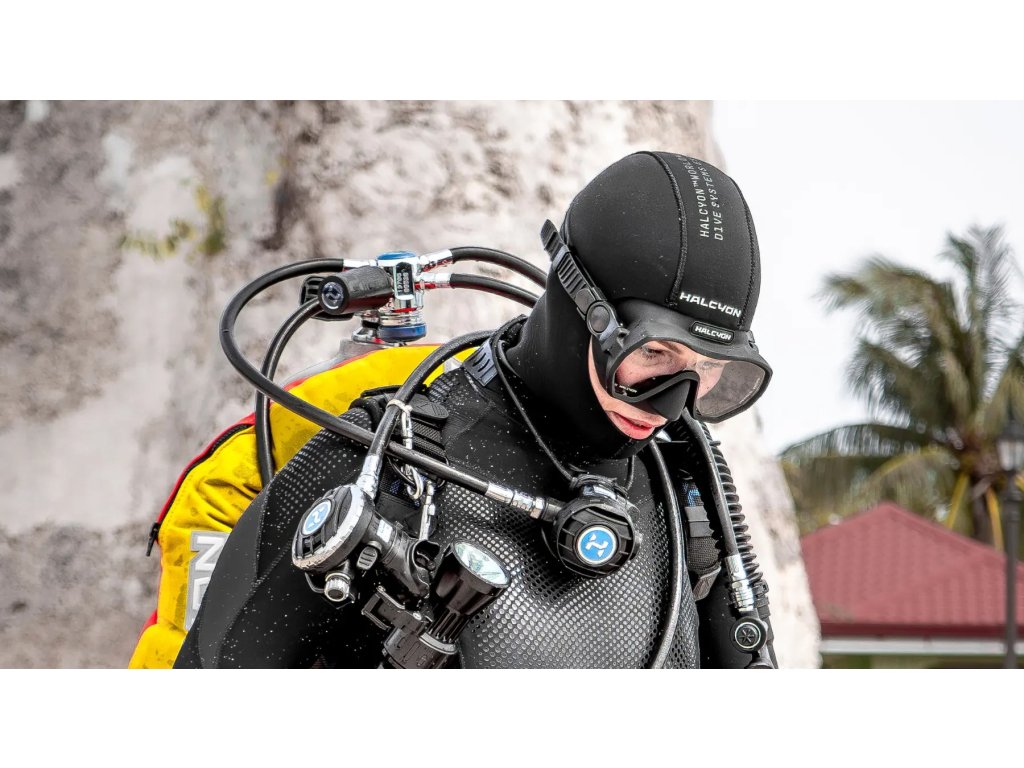 Praktická ukážka uloženia a vedenia hadíc z prvého stupňa v rámci technickej konfigurácie výstroja.