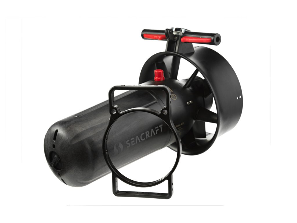 Detail prednej časti trupu s montážnym rozhraním pre akčné kamery alebo prídavné osvetlenie.