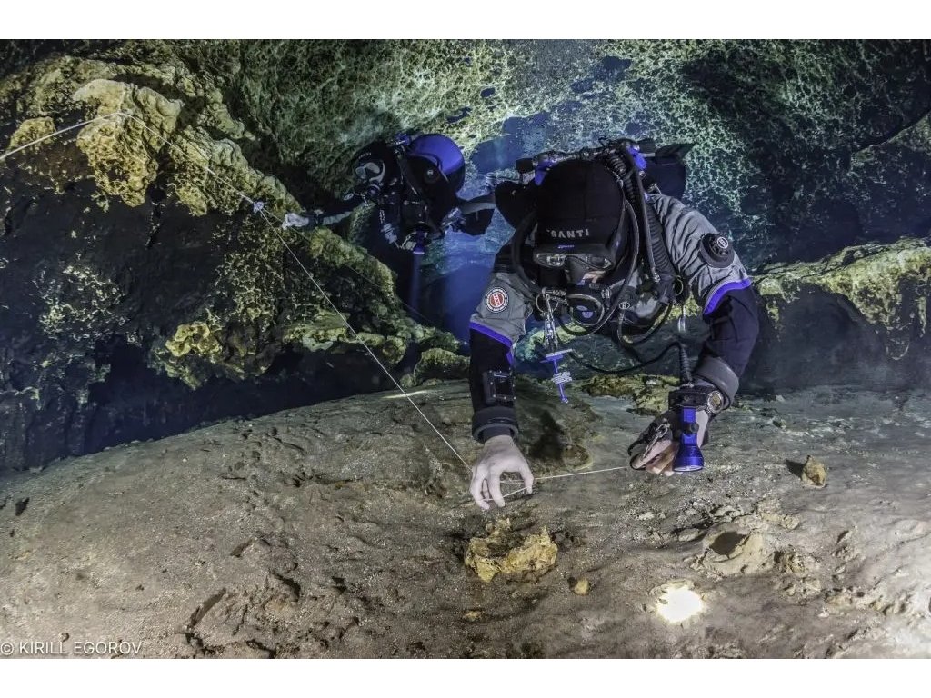 Aplikácia cievky v jaskynnom prostredí pre vytvorenie dočasnej navigačnej línie pri prieskume sekundárnych chodieb.