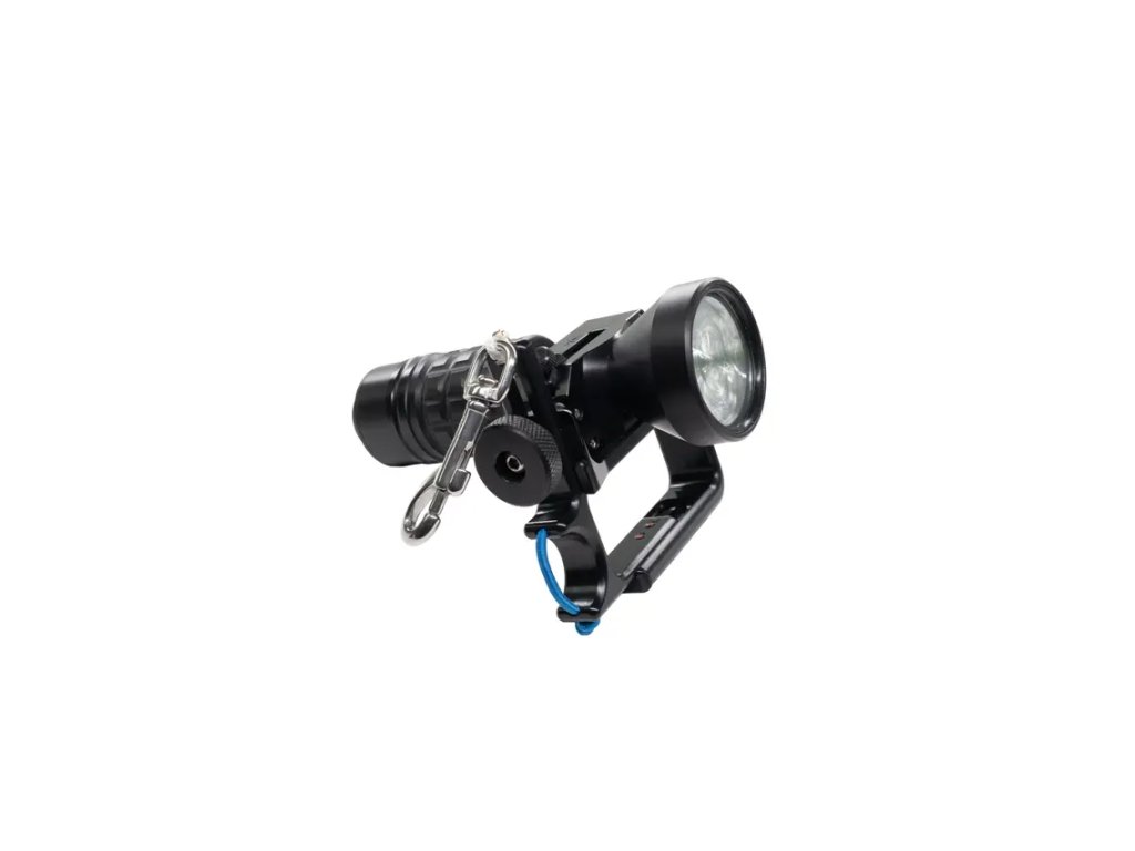 Detail nastaviteľnej hliníkovej Goodmanovej rúčky umožňujúcej presnú fixáciu a stabilitu svetelného kužeľa na ruke potápača.