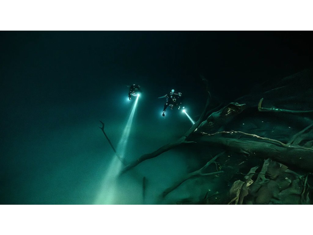 Vizualizácia svetelnej signalizácie a prieniku 8° lúča v prostredí s nízkou viditeľnosťou.