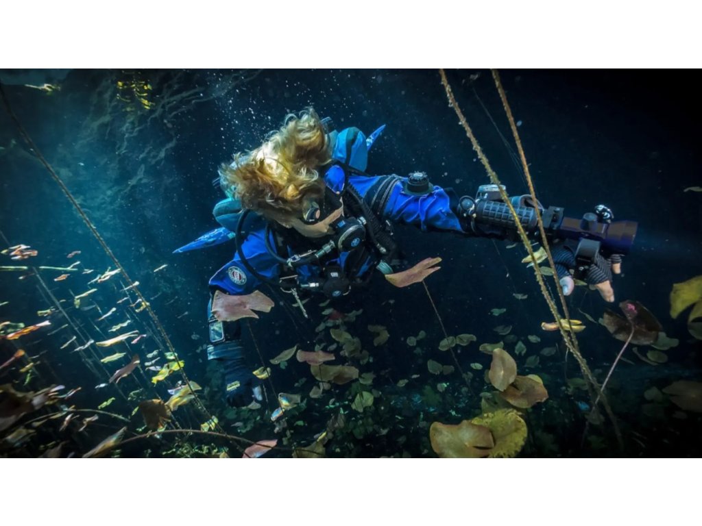 Aplikácia v reálnych podmienkach jaskynného potápania demonštrujúca výkon a mobilitu bezkáblového systému.