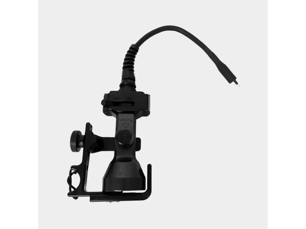 Detail ovládacích prvkov: horný rotačný volič pre plynulý fokus a bočný magnetický prepínač výkonu so zaisťovacou skrutkou.