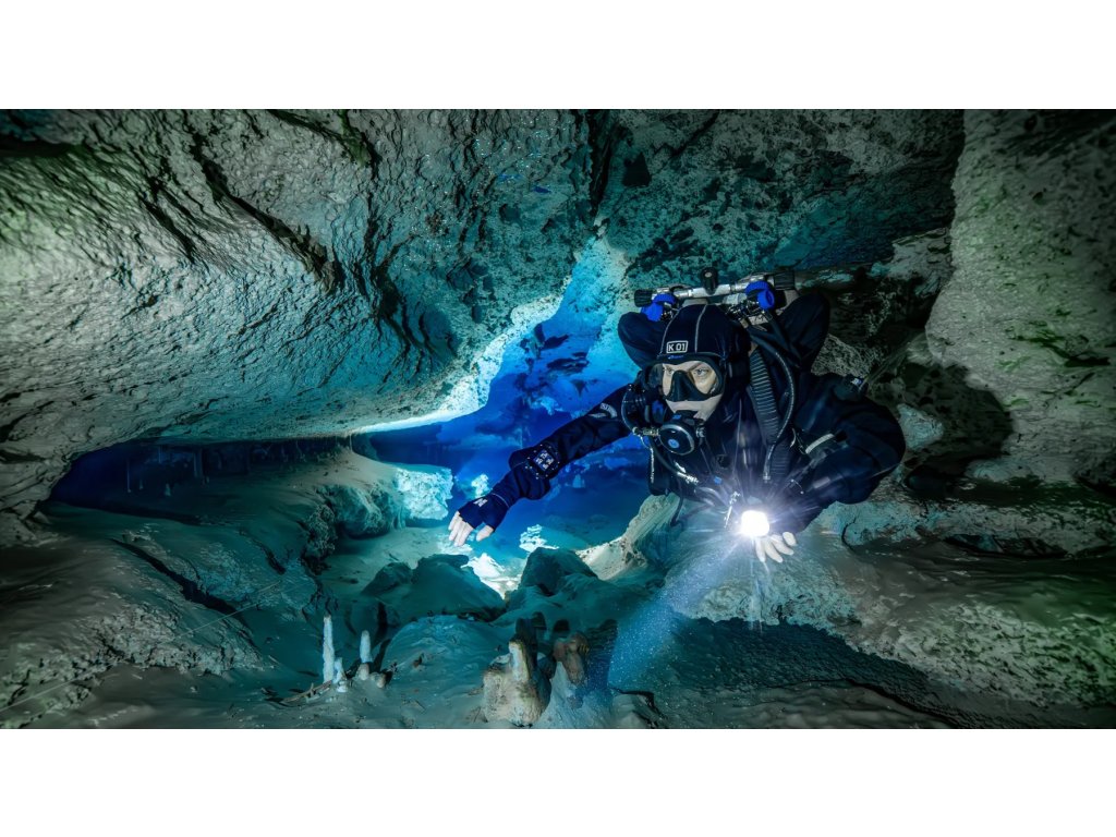 Praktická ukážka prieniku zaostreného lúča v jaskynnom prostredí, demonštrujúca vysoký kontrast a elimináciu parazitného svetla.