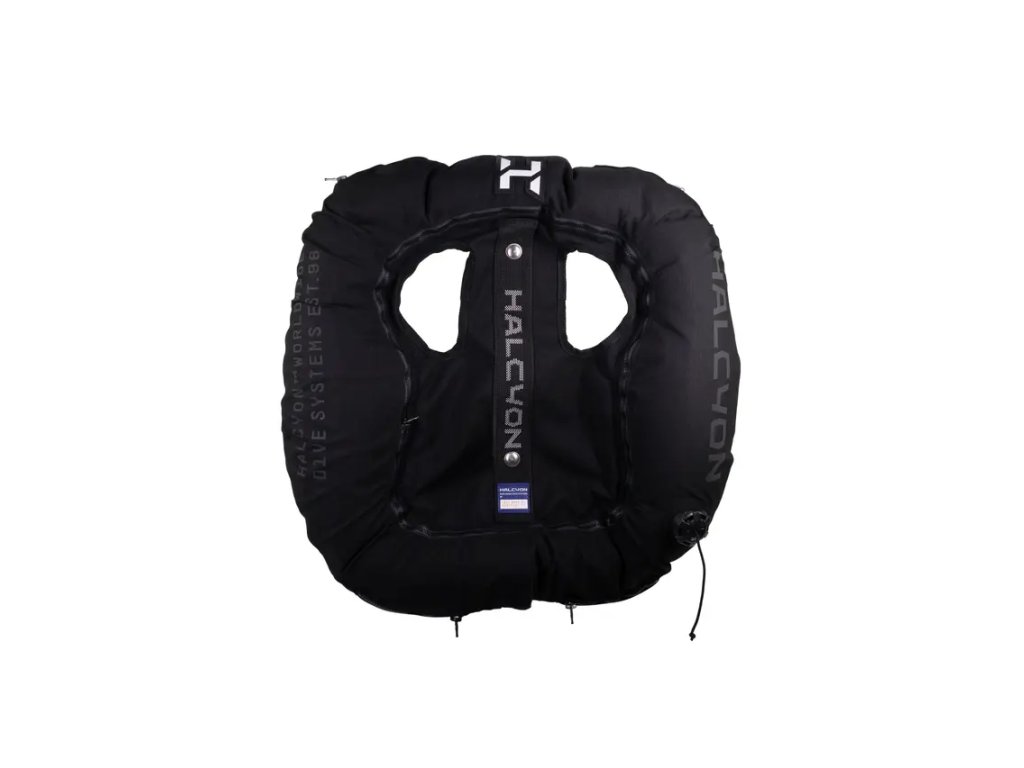 Zadná strana krídla so stredovým panelom a otvormi pre nerezové skrutky k uchyteniu backplate.