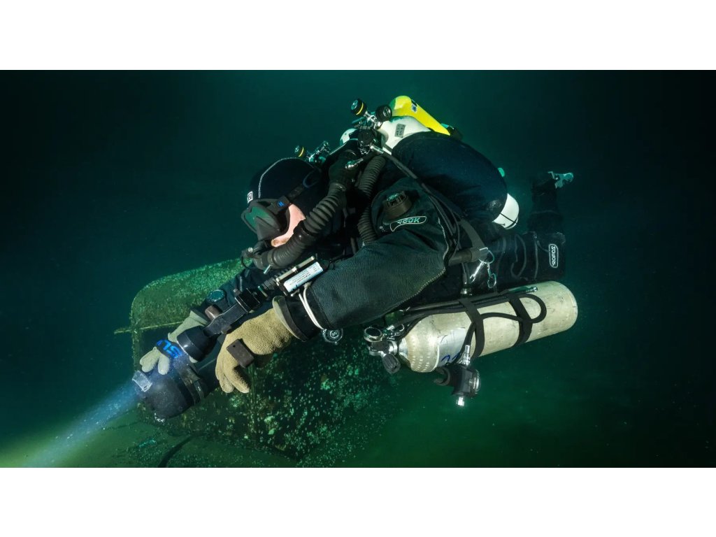 Detail zostavy vrapovej hadice a inflátora s dôrazom na robustnosť spojov a odolnosť voči vysokému tlaku.