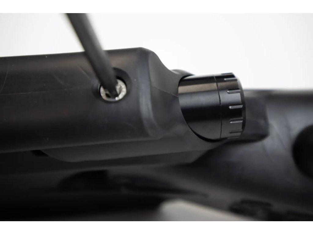 Detail zabezpečenia modulu pomocou imbusovej skrutky, ktorá zabraňuje rotácii alebo strate nádoby počas pohybu.