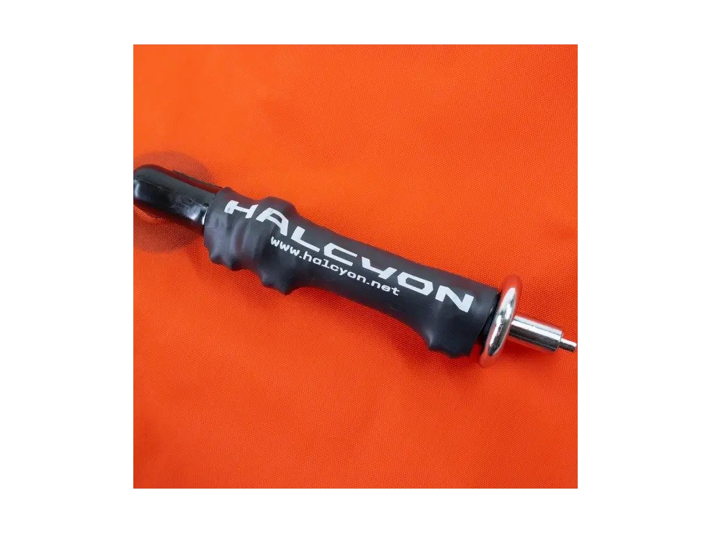 Systém plnenia cez ústny ventil kompatibilný s inflátorovou hadicou pre presné dávkovanie plynu.