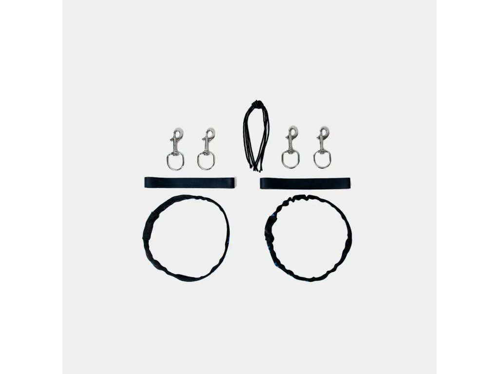 Praktická aplikácia riggingu v jaskynnom prostredí: demonštrácia udržania ideálneho trimu a tesného profilu fliaš voči trupu potápača.