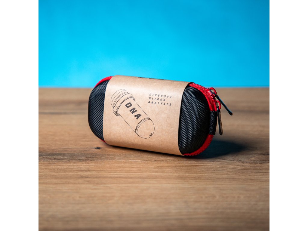 Pevné transportné puzdro s vysokou hustotou tkania (ballistic nylon) pre bezpečnú prepravu citlivého meracieho zariadenia.