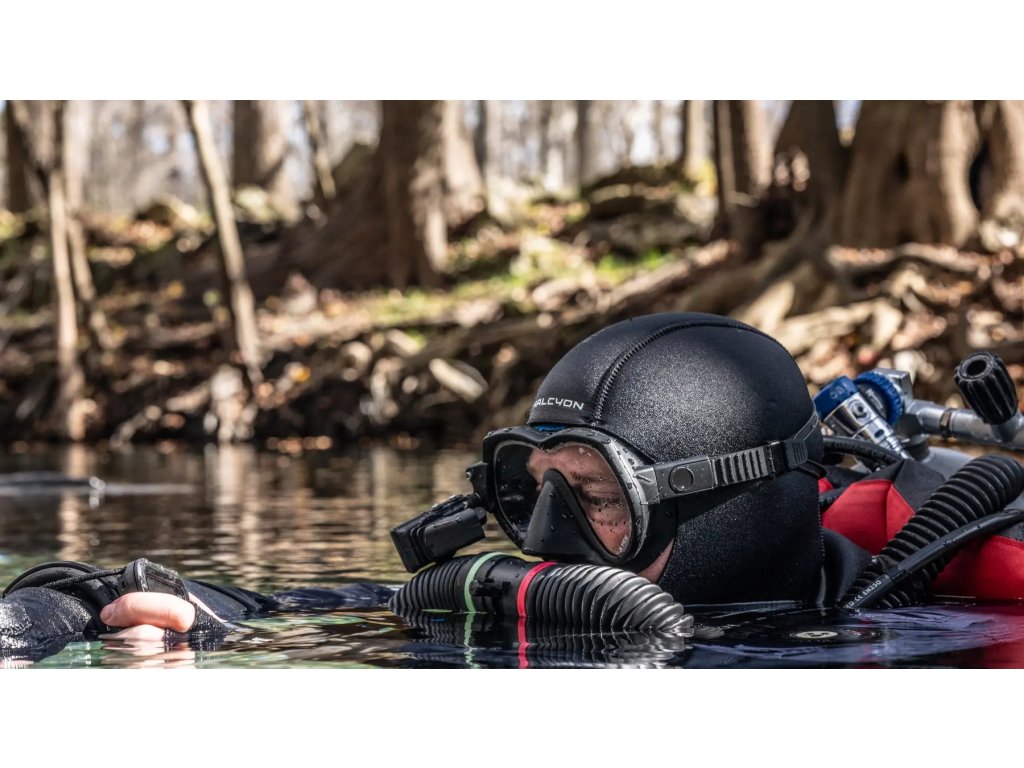 Detail vedenia vrapových hadíc s nízkym dýchacím odporom a farebným kódovaním smeru prúdenia zmesi.
