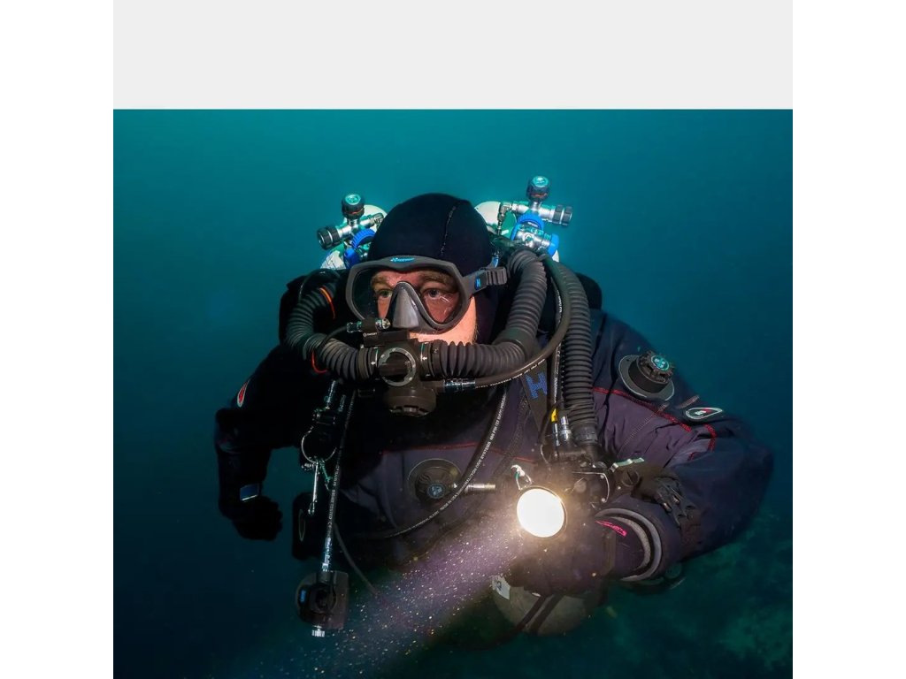 Praktická aplikácia na JJ-CCR: fixácia bailout hadice k dýchaciemu okruhu pre udržanie optimálneho profilu výstroja.