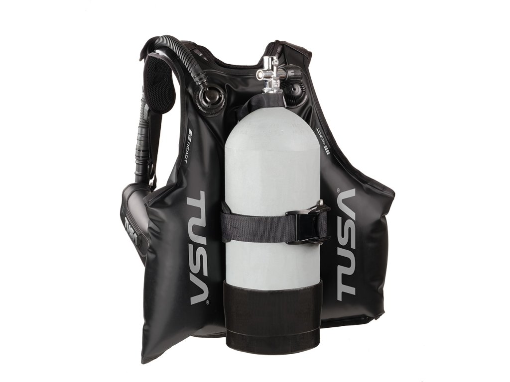 Zadná časť skeletu s centrálnym popruhom na fľašu a systémom pre vedenie LP hadíc v nízko-profilovom prevedení.