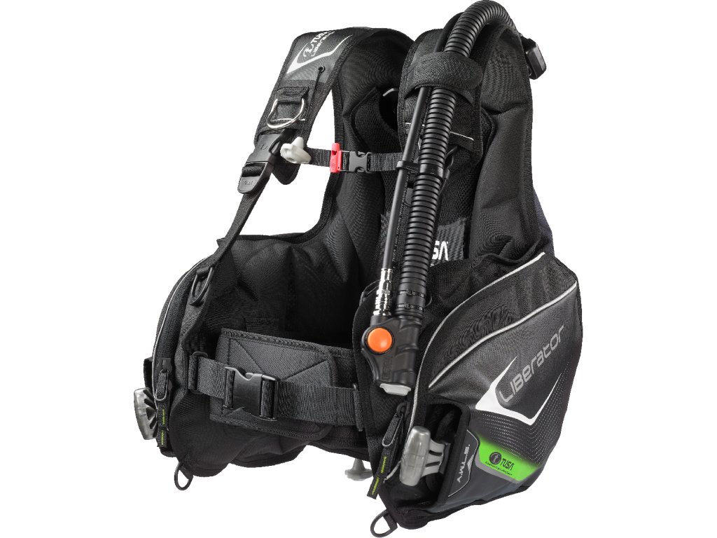 Detail uchytenia vrapovej hadice inflátora a hrudného popruhu s integrovanou signalizačnou píšťalkou.