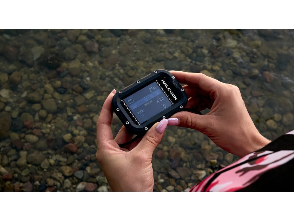 Kompaktný dizajn na ruke potápača