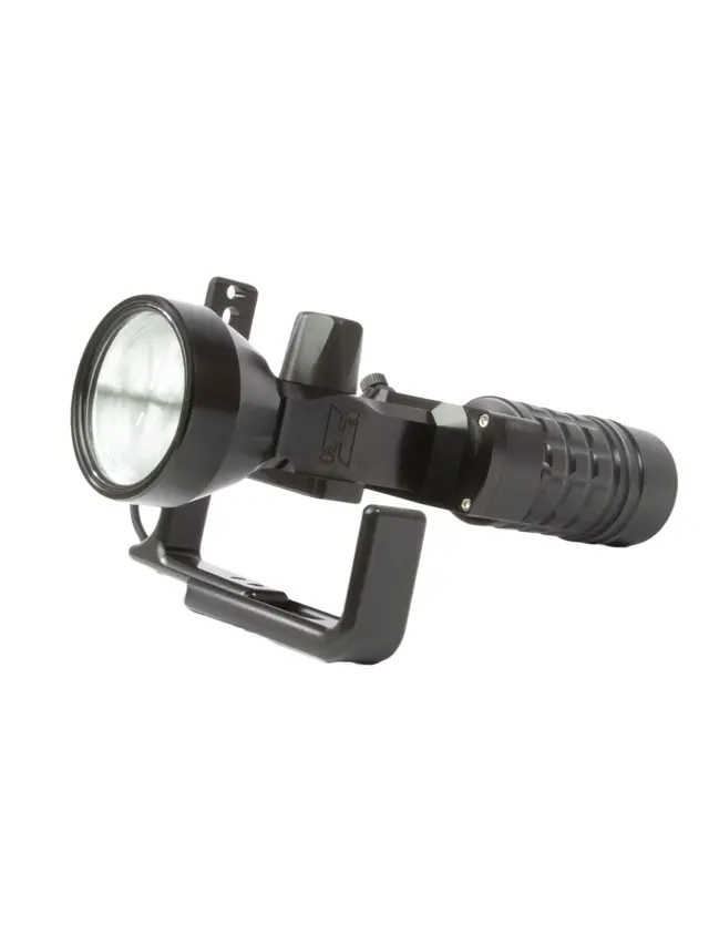 Technický detail eloxovaného povrchu s vysokou odolnosťou proti abrázii a korózii v slanej vode.