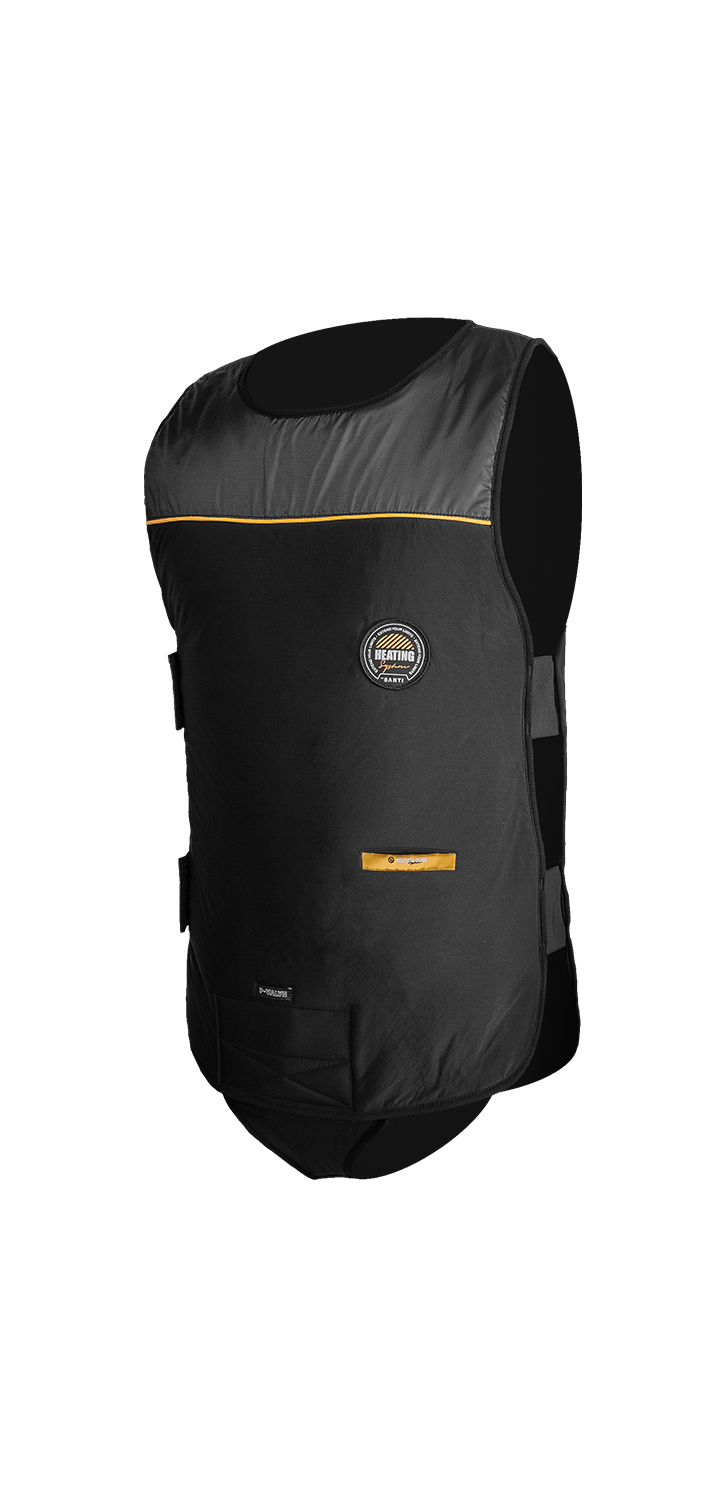 Detail technického spracovania vonkajšieho syntetického materiálu a umiestnenie loga Santi Heating System na hrudnom paneli.