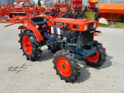 Kubota B7000DT