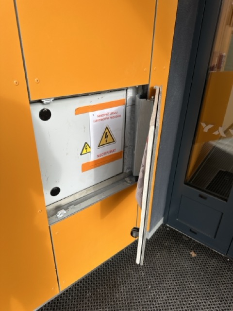 Invisible access panels in the facade of a residential project