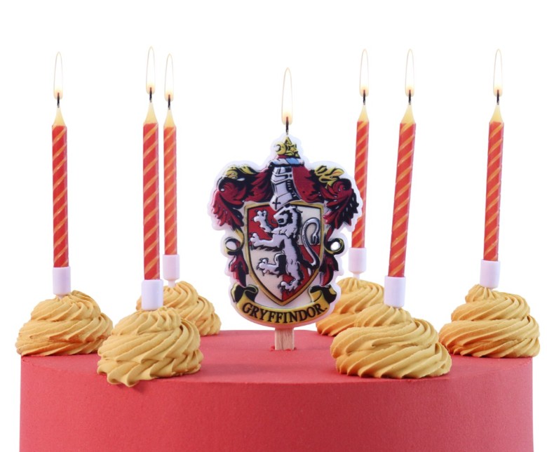 Harry Potter sviečky na tortu Chrabromil - sada 7 ks s erbom a pruhovanými sviečkami