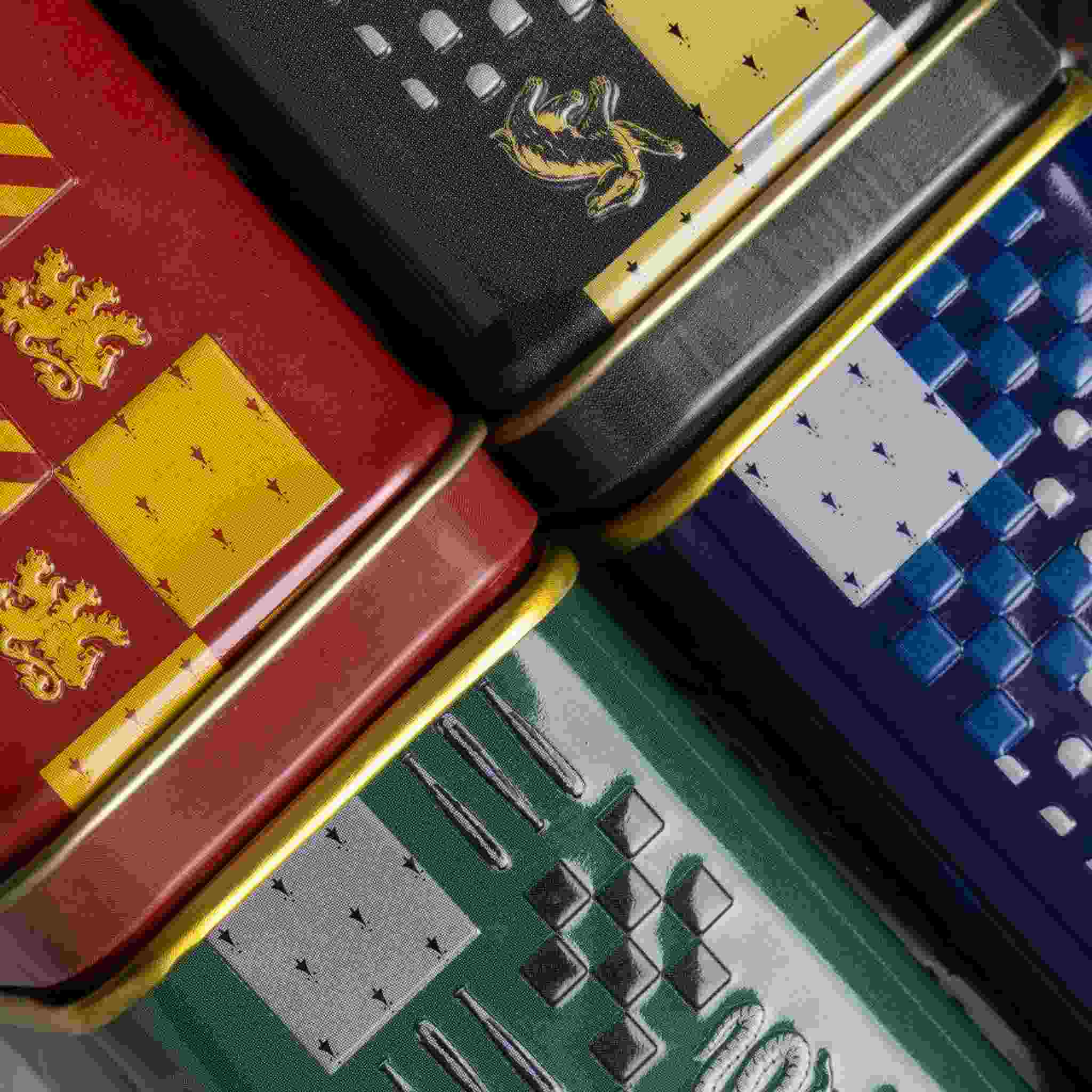 Detail embosovaných čajových dóz darčeková sada