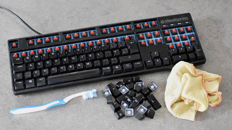 Jednoduchý návod ako vyčistiť klávesnicu