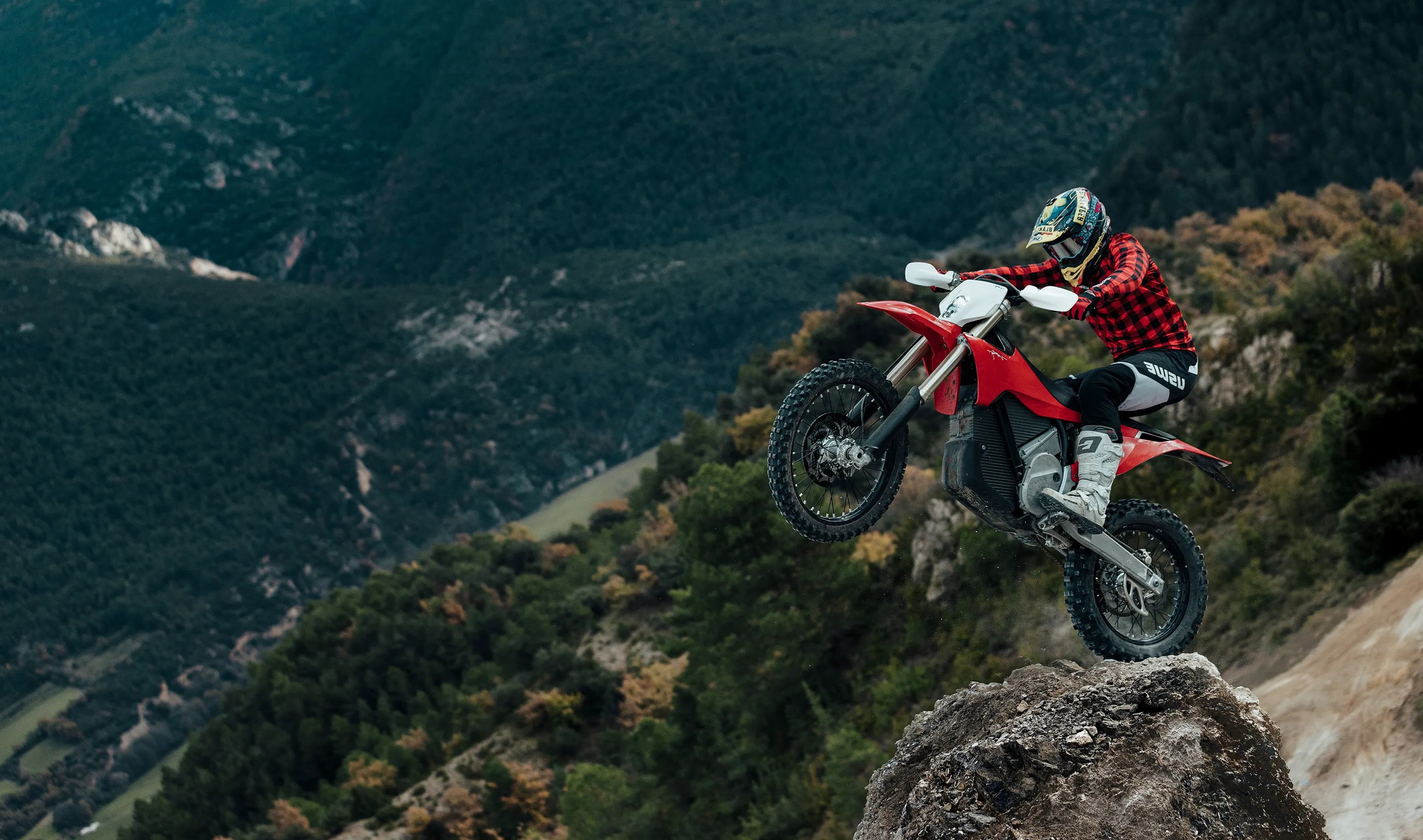 Stark VARG EX – homologované elektrické enduro pro silnici a terén