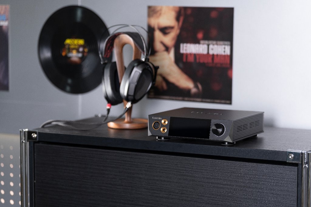 luxsinx8.jpg
