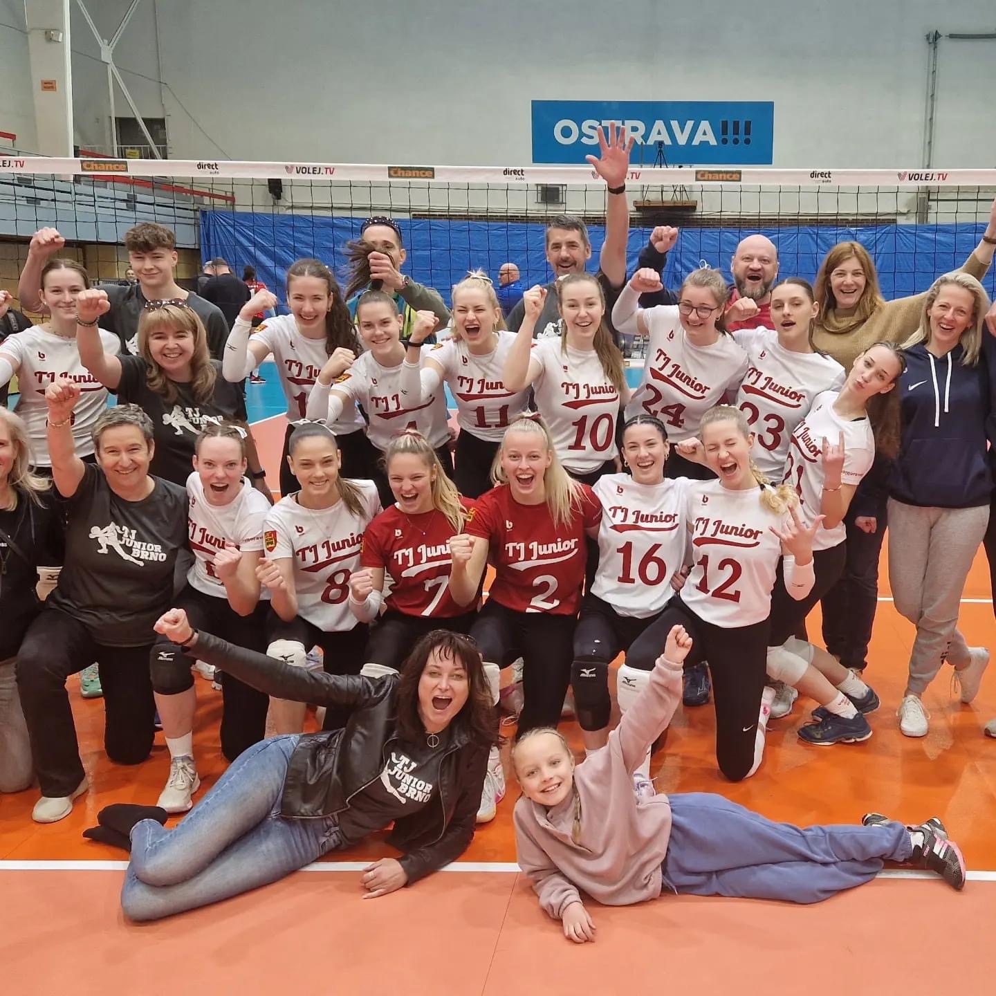 Hráčky a realizační tým Junioru Brno po finálovém turnaji Extraligy U22