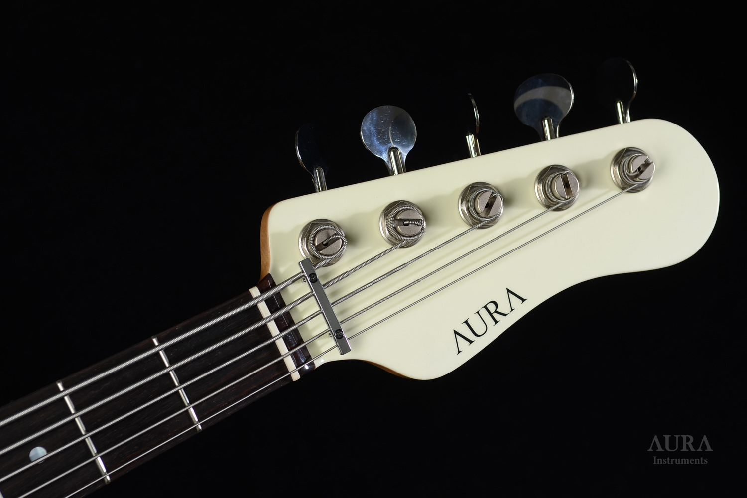 Handmade Aura Jazz Bass FG detail 4