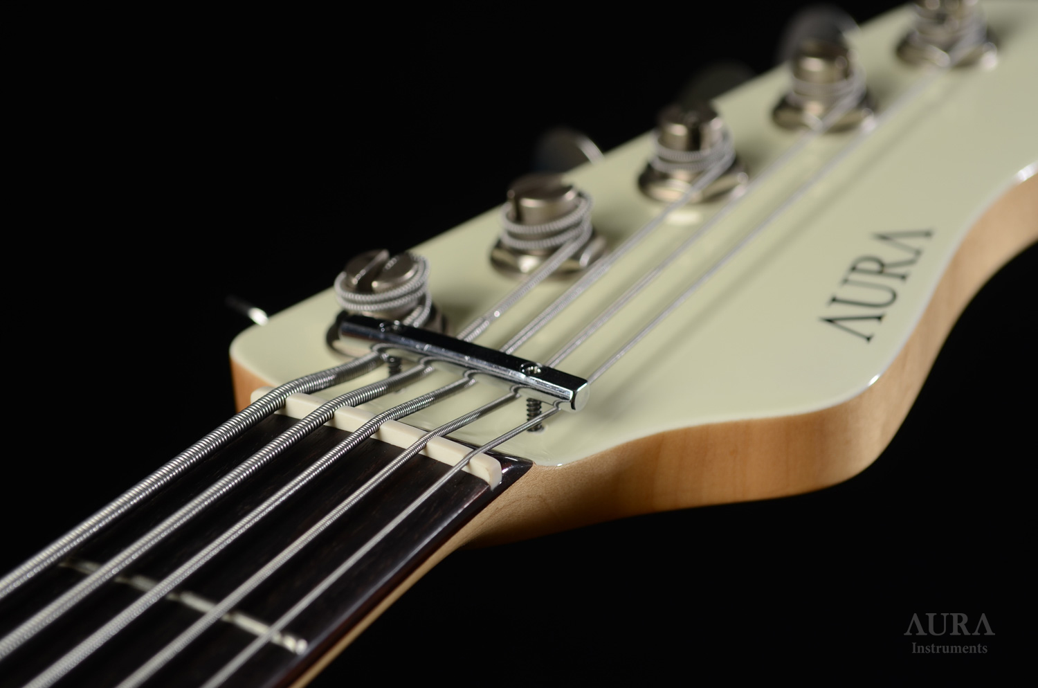 Handmade Aura Jazz Bass FG detail 6